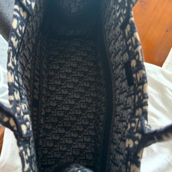 Large Dior Book Tote Ecru and Blue Dior Oblique Embroidery - Picture 8 of 9